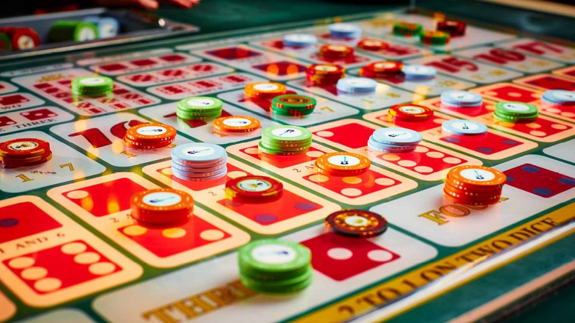Why Random Outcomes Can Encourage More Experimental Thinking
